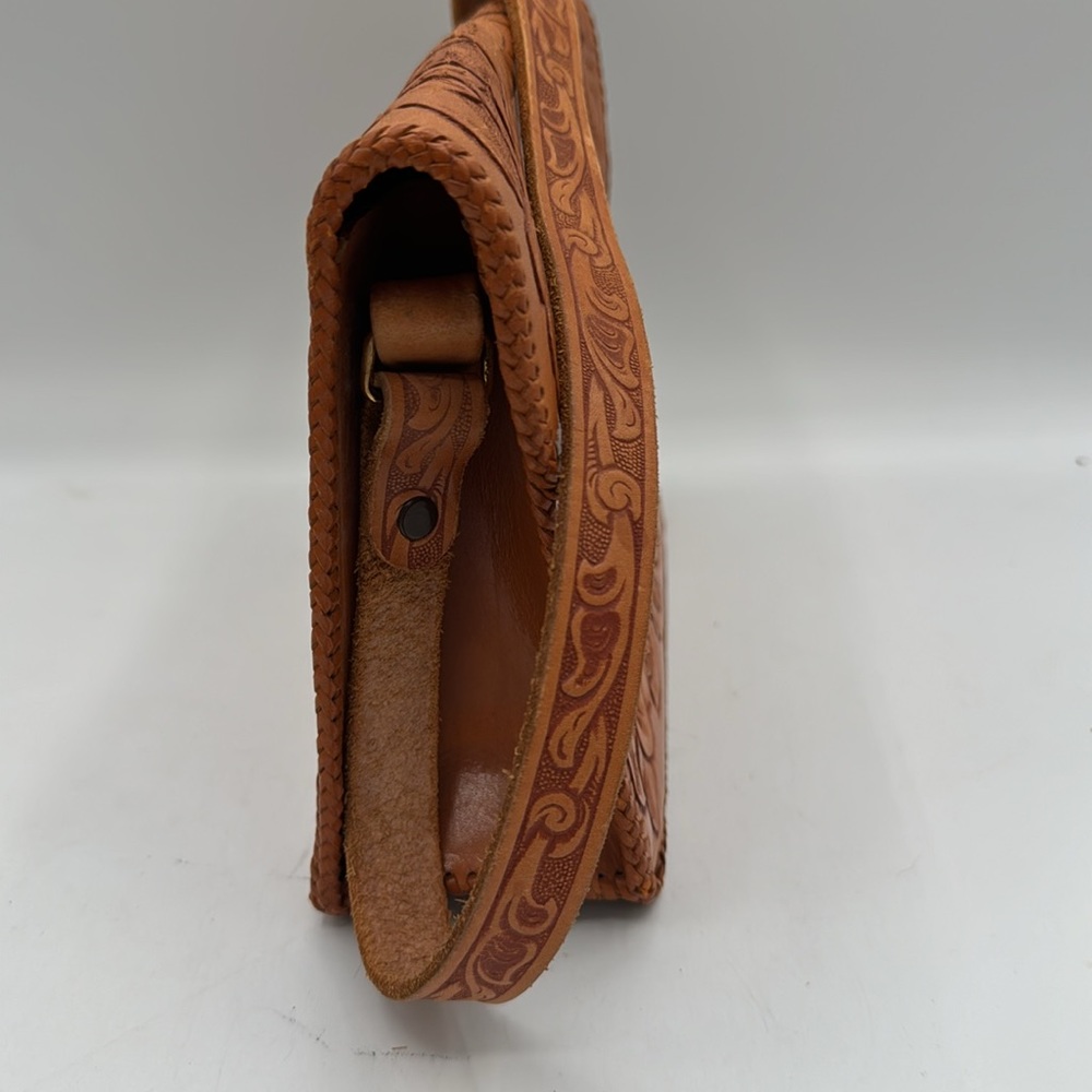 Hand tooled leather handbag. - Picture 4 of 9